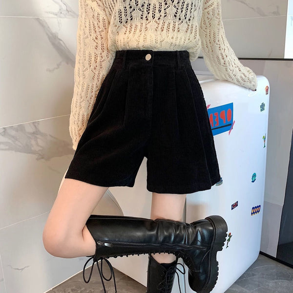 Ribbed Retro High-Waist Shorts alternatif görünüm