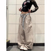 Y2K Wide Leg Japon Baskılı Jogger, model üzerinde — Navra Wear