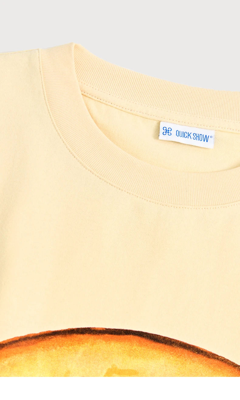 Smiley Baskılı Tişört, model üzerinde — Navra Wear