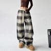 Vintage Wide Leg Ekose Pantolon, yakın çekim — Navra Wear