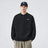 Peluş Basic Sweatshirt, model üzerinde — Navra Wear