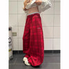 Y2K Wide Leg Yıldız Baskılı Jogger, model üzerinde — Navra Wear