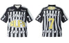 Vintage Futbol Baskılı Tişört, model üzerinde — Navra Wear