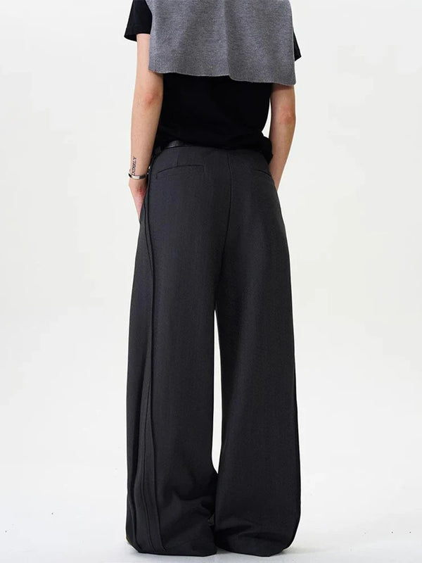Sleek Black Pleat Wide-Leg alternatif görünüm