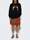 Gotik Baskılı Sweatshirt, yakın çekim — Navra Wear