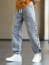 Baggy Ayı Baskılı Jean Pantolon, model üzerinde — Navra Wear