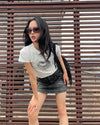 Y2K Crop Tişört, yakın çekim — Navra Wear