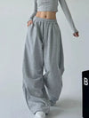 Kadın Vintage Wide Leg Jogger, model üzerinde — Navra Wear