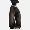 Y2K Bol Kesim Leopar Desenli Jogger, model üzerinde — Navra Wear