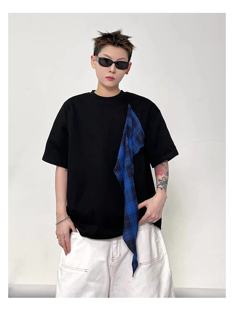 Ekose Oversize Bisiklet Yaka Tişört, model üzerinde — Navra Wear