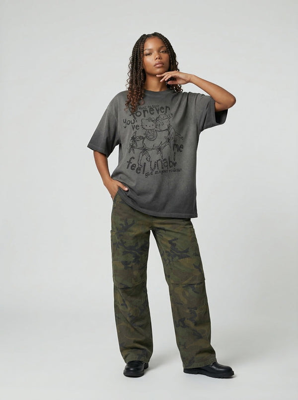 Hello Kitty Time-Worn Big-Silhouette T-Shirt alternatif görünüm