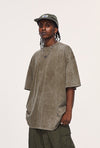 Yıkanmış Oversize Tişört, model üzerinde — Navra Wear