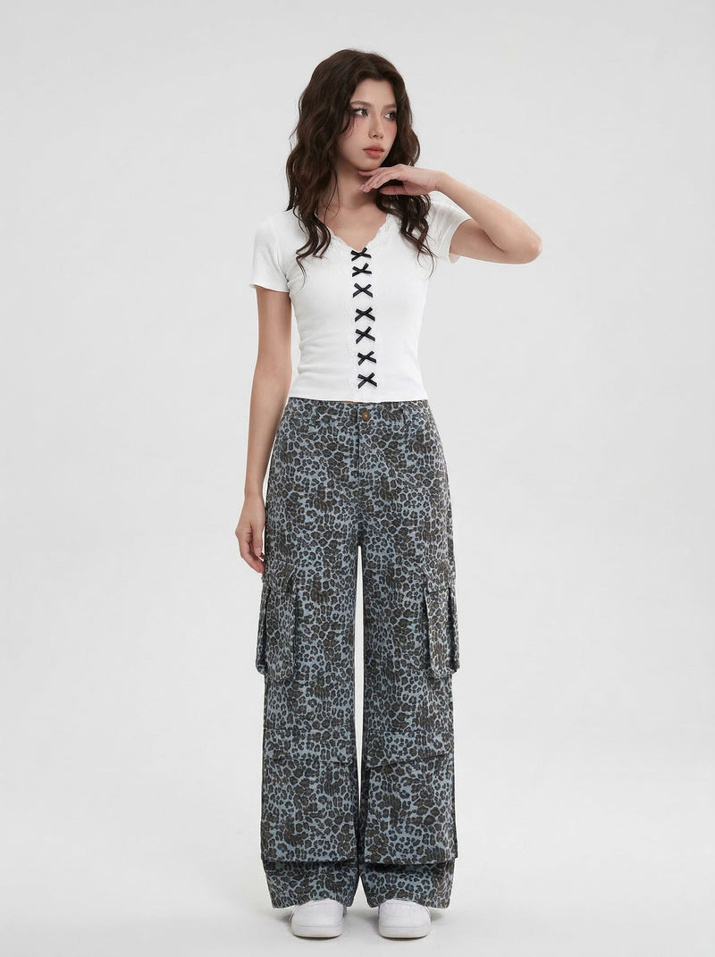 Detail Lace V-Neck Sleek Top