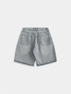 Yıkanmış Buruşuk Jean Şort, yan görünüm — Navra Wear
