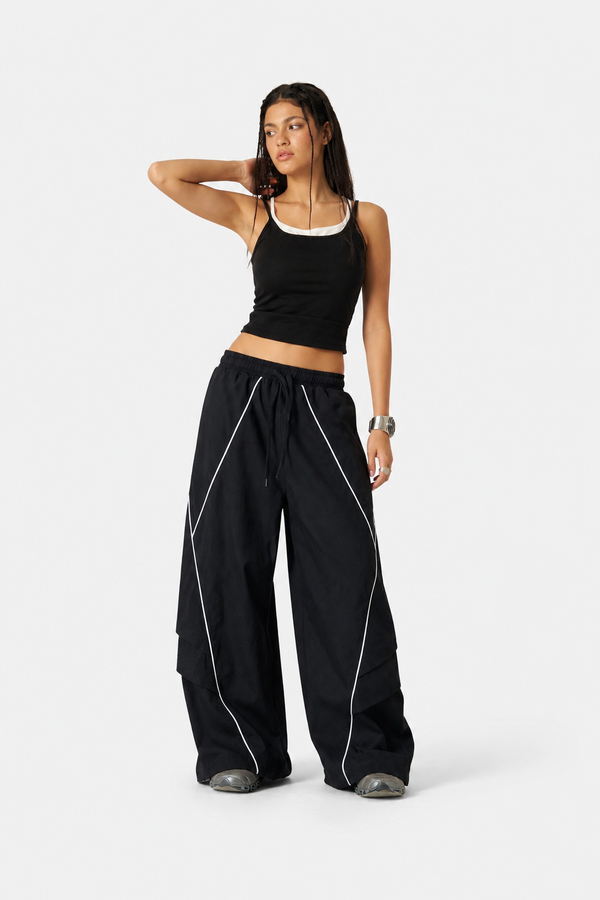 Buruşuk Bol Paça Baggy Pantolon, yan görünüm — Navra Wear